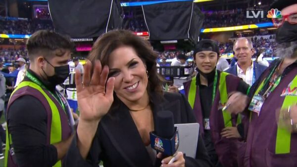 Michele Tafoya waves goodbye 1