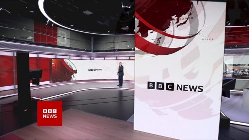 BBC News at Ten from New Studio B (2)